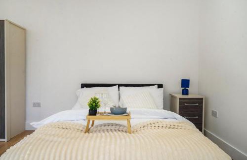 Borehamwood Apartamento | Spacious Private Studio 89 with parking