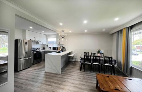 Bridlewood Apartamento | Spacious Private Upper Floor 4BR 5 Beds 2 Bath & Kitchen