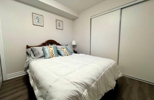 Bridlewood Apartamento | Spacious Private Upper Floor 4BR 5 Beds 2 Bath & Kitchen