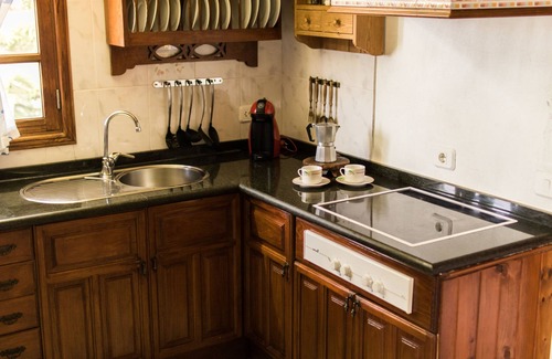 Guime Chalet De Esquí | casa amplia, tranquila con piscina climatizada y gran jardín.