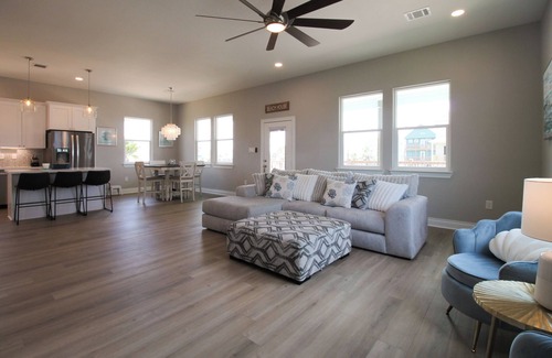 San Luis Casa | Spacious, quiet 3BR getaway, seconds from the beach, large deck for sunning