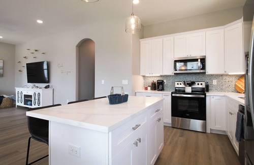 San Luis Casa | Spacious, quiet 3BR getaway, seconds from the beach, large deck for sunning