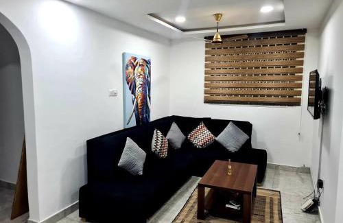 Adenta Apartamento | Spacious Quiet & Cozy- Close to Highway-Parking
