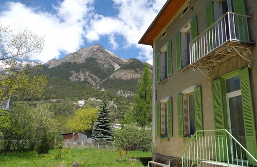 Jausiers Casa | Amplia casa tranquila cerca del centro del pueblo