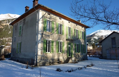 Jausiers Casa | Amplia casa tranquila cerca del centro del pueblo