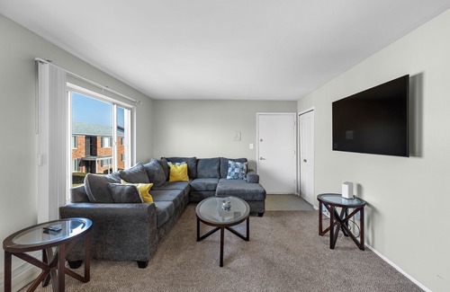 Dearborn Heights Apartamento | Spacious, Quiet & Cozy 1BD Apartment w/stainless steal appliances!