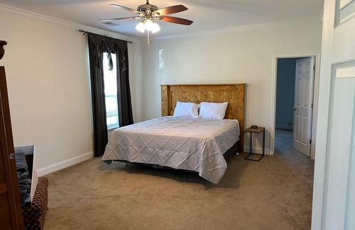 Mountain View Otro | Spacious ranch-style home