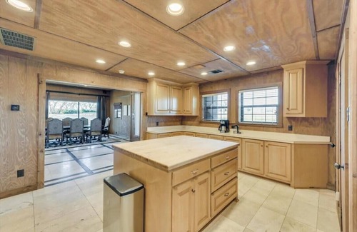 Weston Casa | Spacious Ranch Style Home w/ Cinema Room