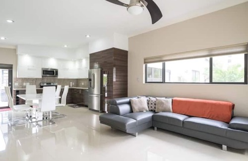 Lauderdale Beach Apartamento | Spacious Relaxing Modern home steps to beach #2