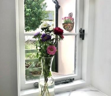 Cark Casa | Spacious & relaxing cottage stay with free parking