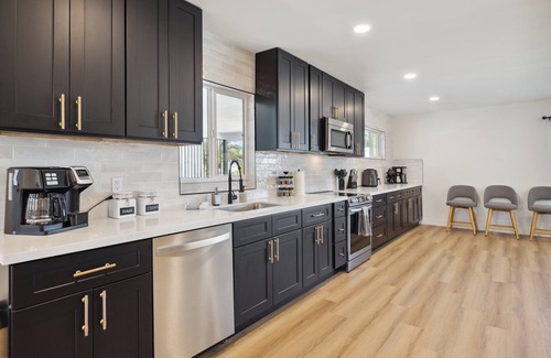 Village Grove Casa | Spacious Remodel 3BR 2BA – Prime Location Near It All