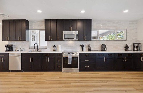 Village Grove Casa | Spacious Remodel 3BR 2BA – Prime Location Near It All