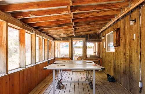 San Luis Obispo Otro | Spacious remote farmhouse with BBQ amenities and large outdoor dining area