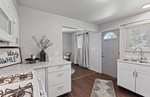 Columbus Casa | Spacious, Reno’d, 4Bed/2Bath Home in Central Columbus with WiFi, & Fenced yard!