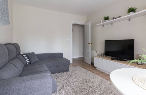Centro de Logroño Apartamento | Apartamento Renovado con 2 Dormitorios y Parking, a Minutos de Calle Laurel en Logroño