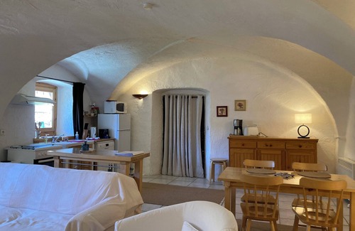 Vars Apartamento | Hermoso departamento. Antiguo aprisco. Corazonada. Cerca de laderas