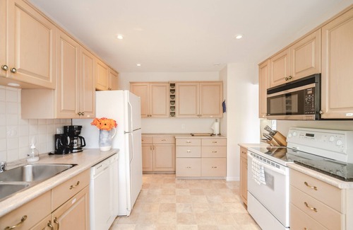 Upper Lonsdale Casa | Spacious Residence - Perfect Location