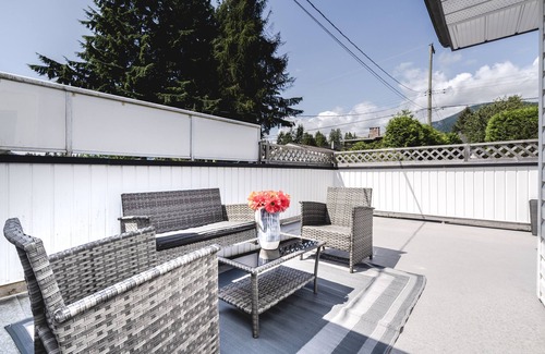Upper Lonsdale Casa | Spacious Residence - Perfect Location