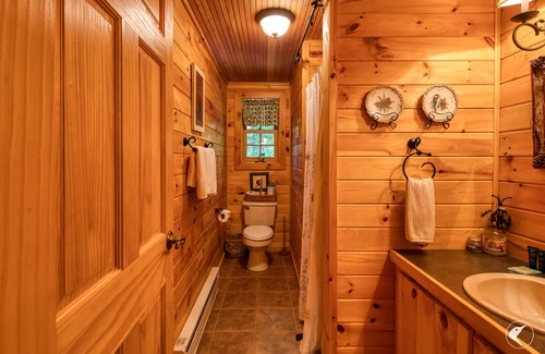 Lake Placid Cabina | Spacious Residence on Lake Placid Lake with Hot Tub!