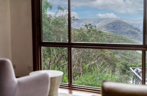 Wentworth Falls Casa | Spacious Retreat with Breathtaking Views