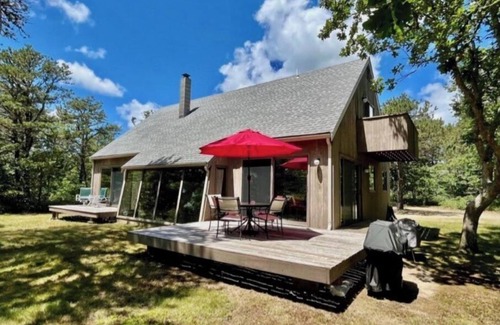 West Tisbury Casa | Spacious Retreat. Close to beach & bike trails. AC, deck & outdoor shower