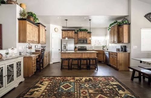 Grantsville Casa | Spacious Retreat for over 32 Parking, Horse Stalls