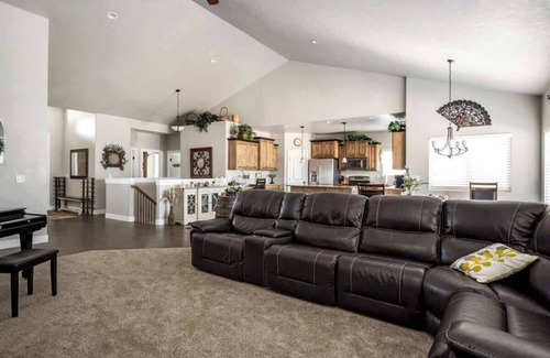 Grantsville Casa | Spacious Retreat for over 32 Parking, Horse Stalls