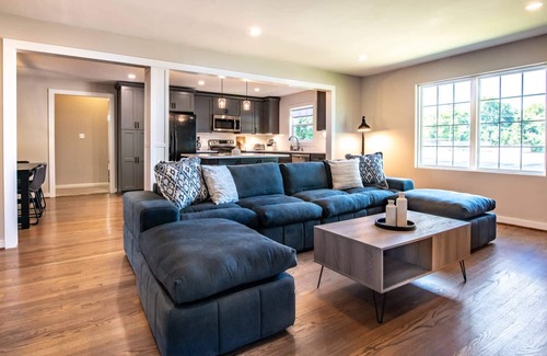 Glen Iris Casa | Spacious Retreat for All | Birmingham Getaway with Ping Pong Fun