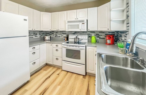 Northeast Anchorage Apartamento | Spacious Retreat:King Size Comfort
