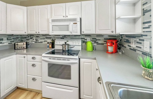 Northeast Anchorage Apartamento | Spacious Retreat:King Size Comfort