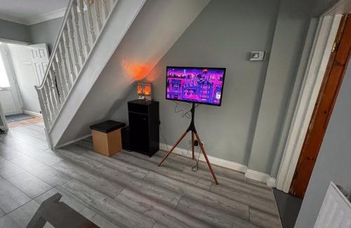 Portsmouth Casa | Spacious Retreat - Remote Worker & Family Friendly