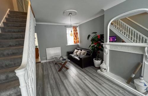 Portsmouth Casa | Spacious Retreat - Remote Worker & Family Friendly