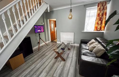 Portsmouth Casa | Spacious Retreat - Remote Worker & Family Friendly