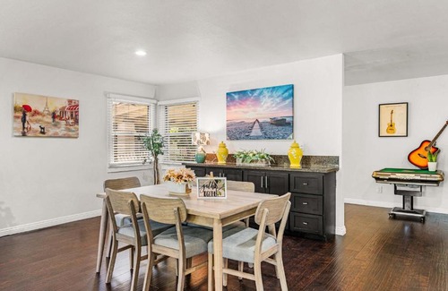 East Pasadena Casa | Spacious Retreat w Large Kitchen & Outdoor Patio