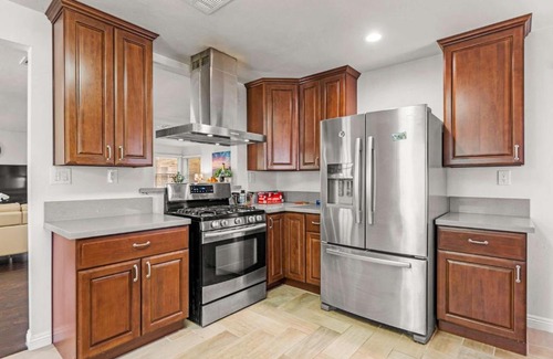 East Pasadena Casa | Spacious Retreat w Large Kitchen & Outdoor Patio