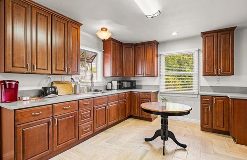 East Pasadena Casa | Spacious Retreat w Large Kitchen & Outdoor Patio