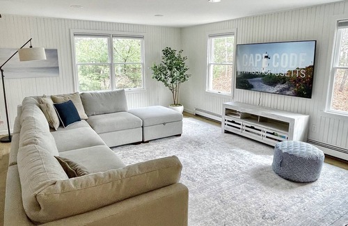 Harwich Center Casa | Spacious retreat with backyard oasis | Private Heated Pool | Close to beach+town