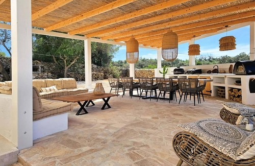 Benissa Villa | Amplio refugio con juegos