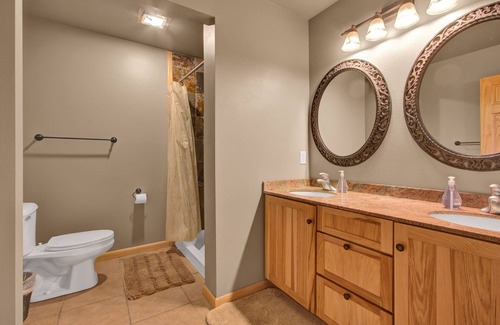 Mauston Casa | Retiro espacioso con piscina privada y estanque de pesca cerca de Wisconsin Dells