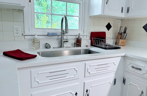 Greensboro Casa | Spacious Retro Inspired & Pet Friendly Home Near Wet N Wild