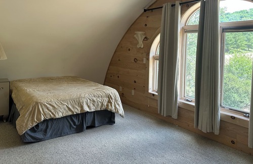 Viola Casa | Spacious River Retreat on the Kickapoo River