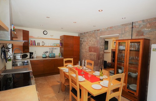 Balfron Cabaña | Amplio Riverside Cottage perfecto para familias, grupos, mascotas. ** NUEVA TINA CALIENTE **
