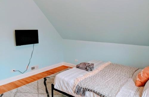 East Garfield Park Casa | Spacious Room by Medical District & UIC