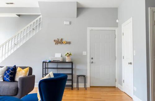 East Garfield Park Casa | Spacious Room by Medical District & UIC