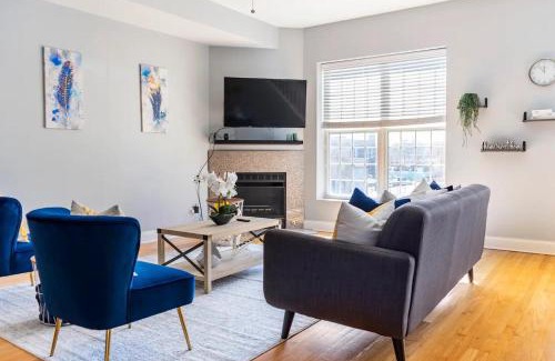 East Garfield Park Casa | Spacious Room by Medical District & UIC