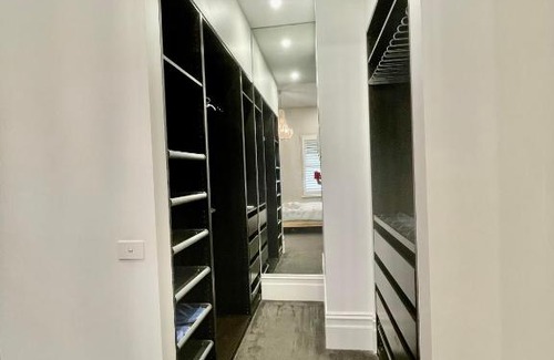 Coburg Casa | Spacious Room with Ensuite next to Coburg Station, Non Smoking House