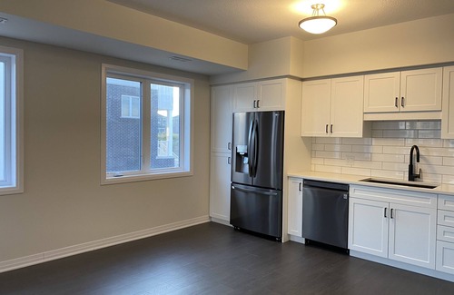 Kitchener Casa | Spacious rooms near conestoga college