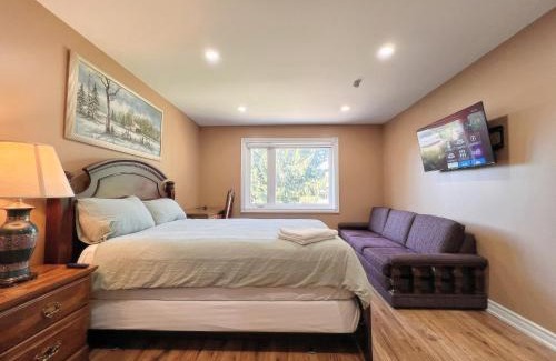 Concord Casa | Spacious Rooms with Bath Near Wonderland & Vaughan Mills Mall
