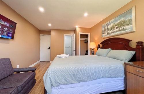 Concord Casa | Spacious Rooms with Bath Near Wonderland & Vaughan Mills Mall