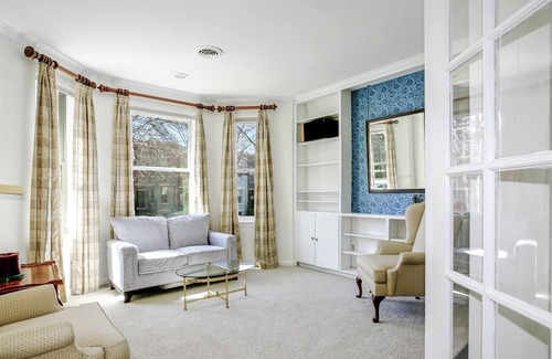Stanton Park Casa | Spacious rowhome steps from the Capitol!